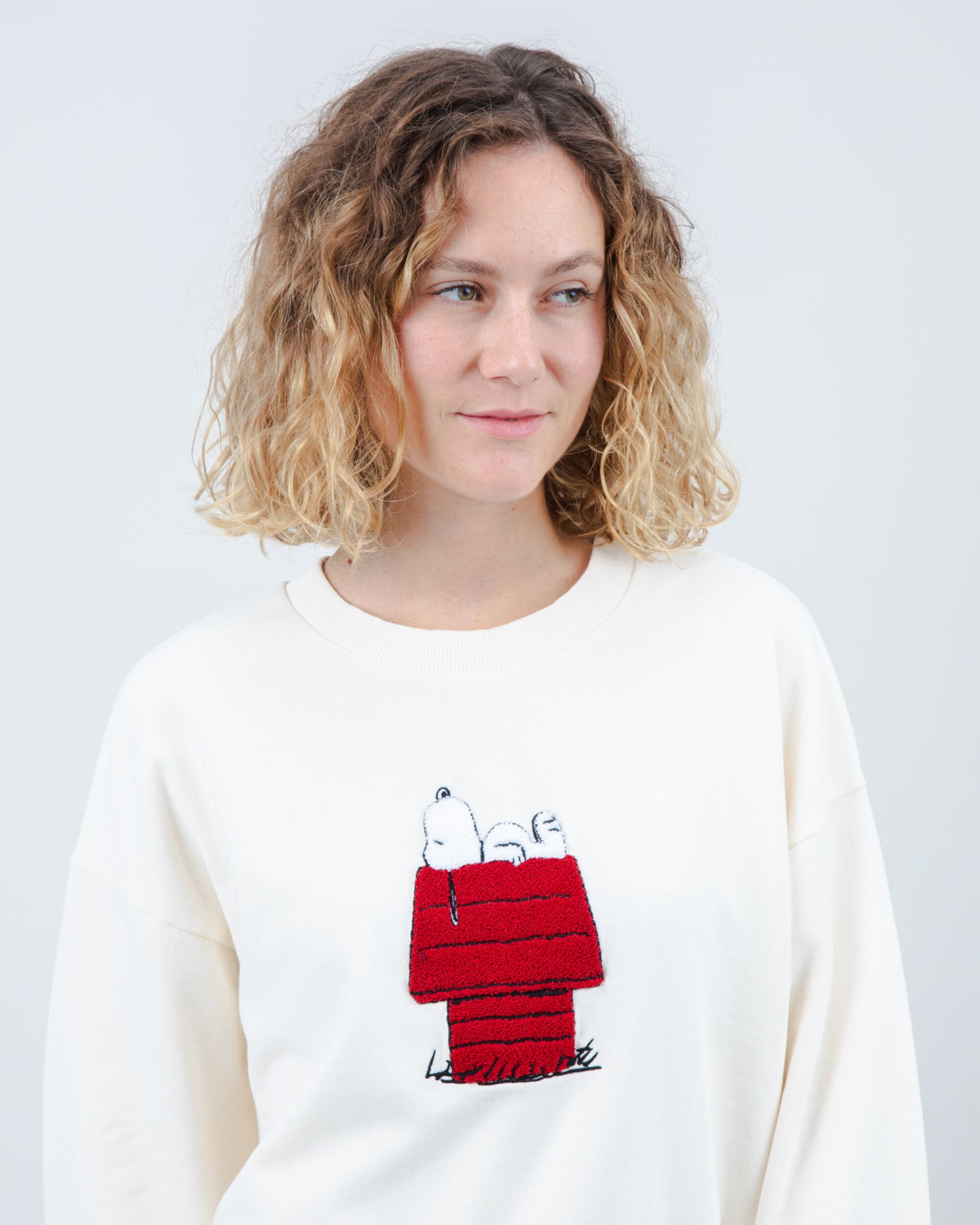 Peanuts Snoopy Doghouse Rounded Cotton Sweatshirt